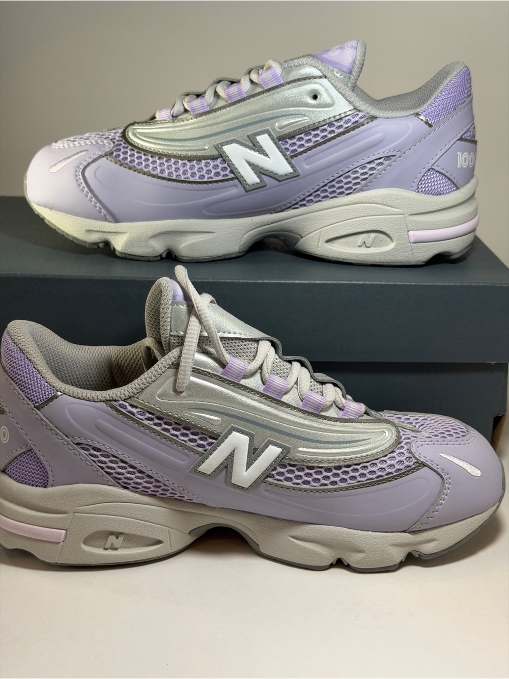 New Balance Women’s Lavender and Silver 100 Low-Top Sneakers